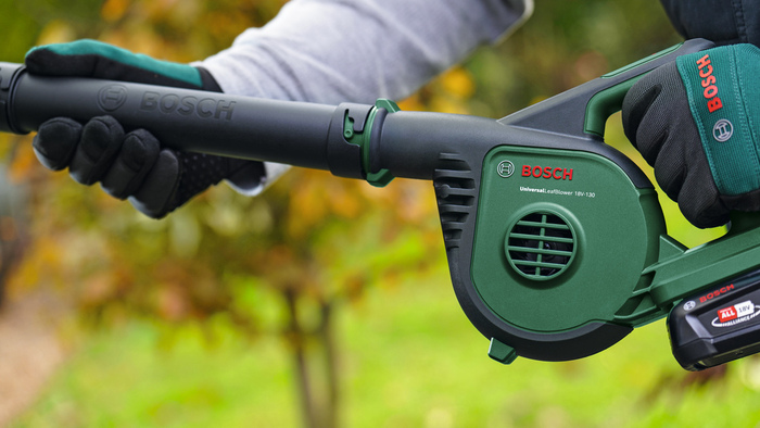 Bosch UniversalLeafBlower 18V-130 løvblåser 2,5 Ah